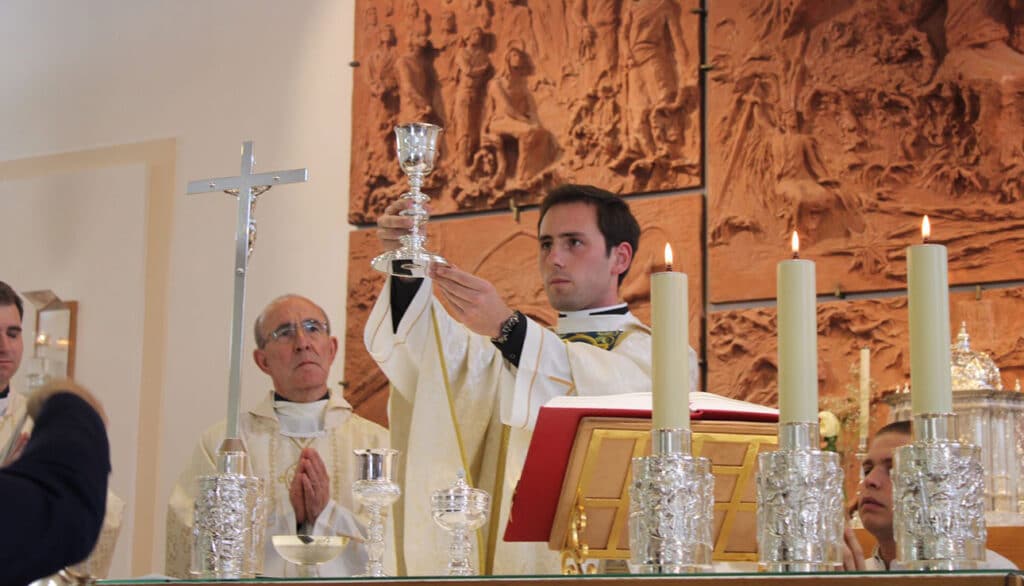 Javier Pastor El Sacerdote Más Joven De España Fundación CARF