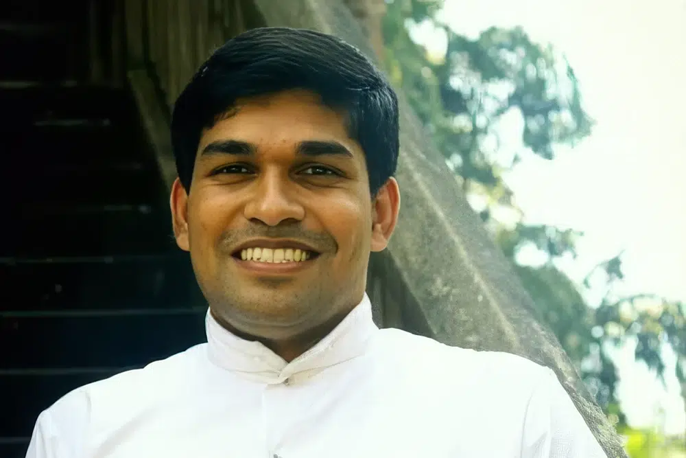 Midhun Dominic, sacerdote de la India