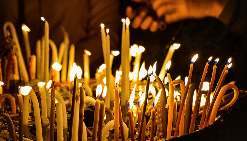 свічки за померлих