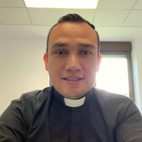 Интервью с доном Тадео Веласкесом Сентено - священником из Мексики - студентом Университета Наварры благодаря стипендии CARF.