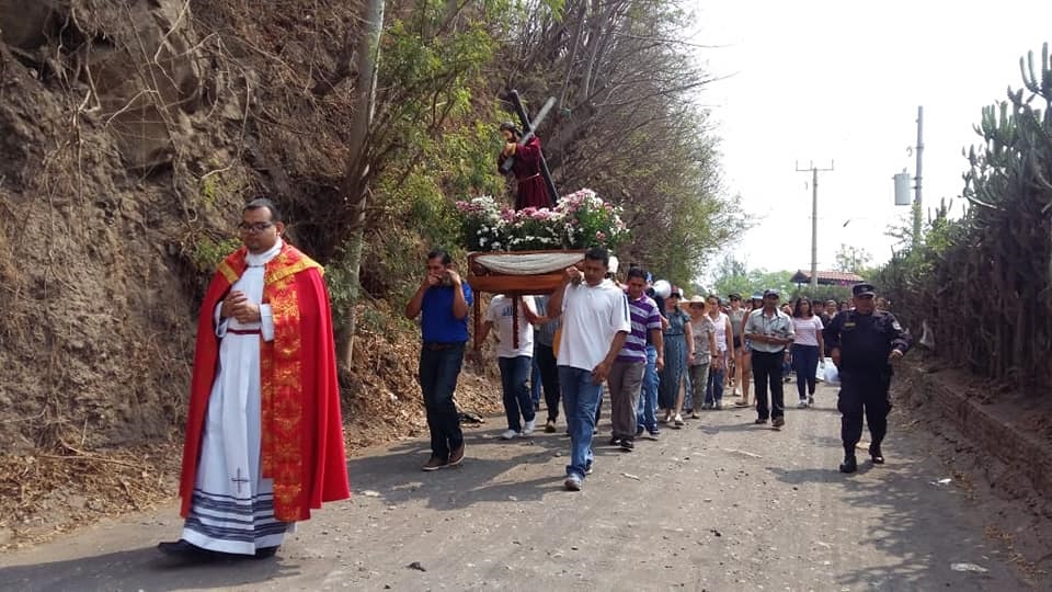 Don Daniel Mejía - sacerdote de la Diócesis de Santa Ana (El Salvador) - Beca de estudios CARF