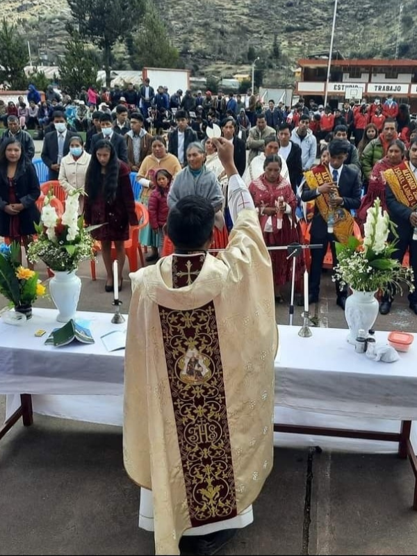 Recorrido pastoral de Don Javier Quicaña, sacerdote de la Prelatura de Ayaviri (Perú) CARF