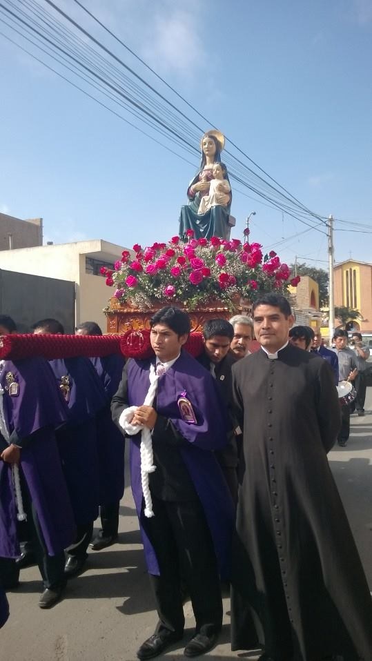 Sacerdote formado gracias a las becas de los benefactores de CARF que volvió a su Perú natal Don Miguel Ángel Chumpitaz - Sacerdote de Peru