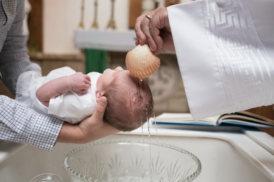 maza bērna kristības mazuļa kristīšana 1