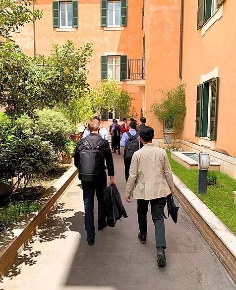 entrada seminario sedes sapientiae roma sacerdotes