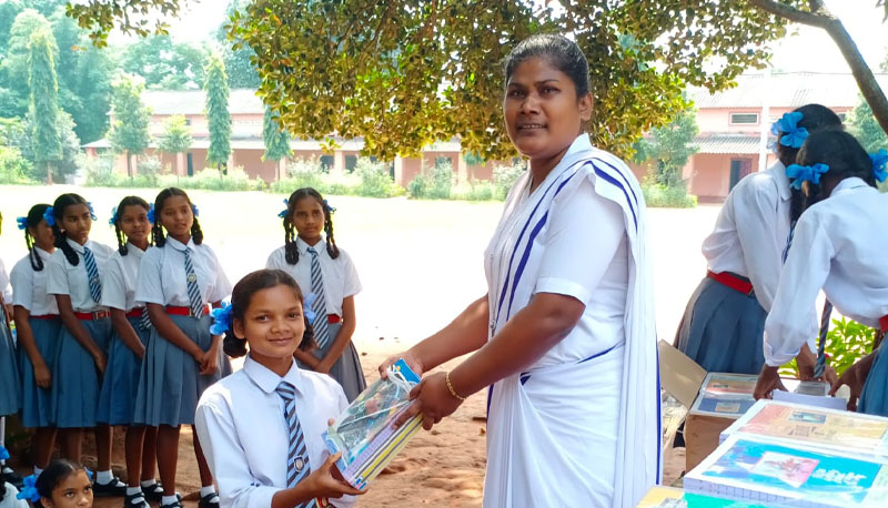 alice topno missionär från stam i indien skola