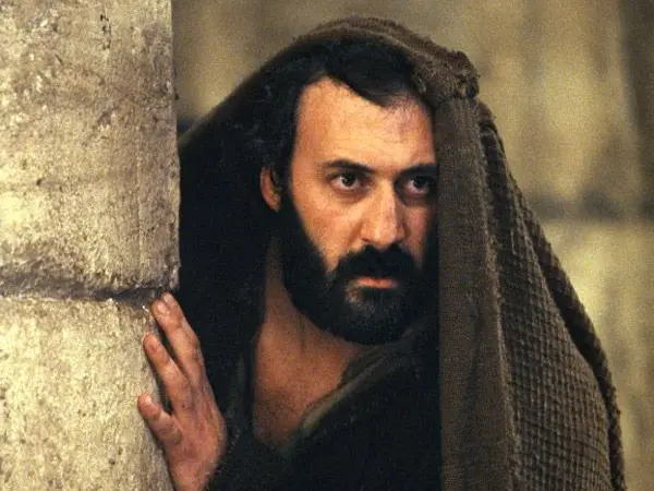 Francesco DeVito representando a san Pedro en una escena de la película La Pasión de Cristo.