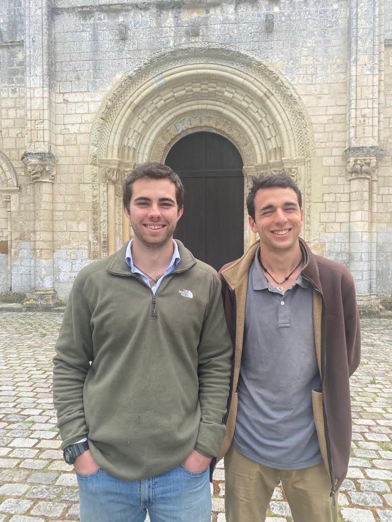 Jacob avec son meilleur ami à l'abbaye de Fontgombault. Le discernement