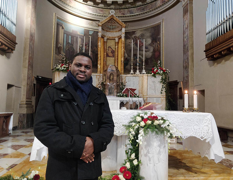 Louange Alouassio Duhovnik Afrika Cerkev