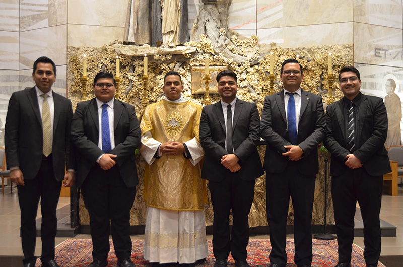 Seminaristas Futuros Sacerdotes FundacionCARF