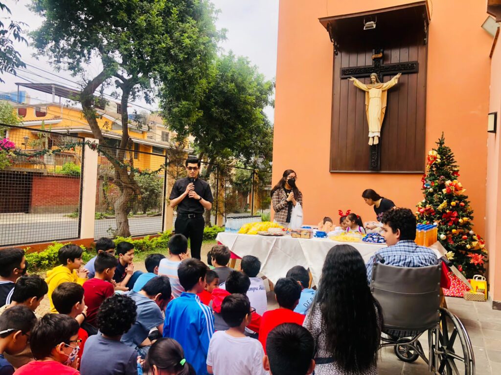 GUSTAVO ZAMUDIO, PÁRROCO EN LIMA