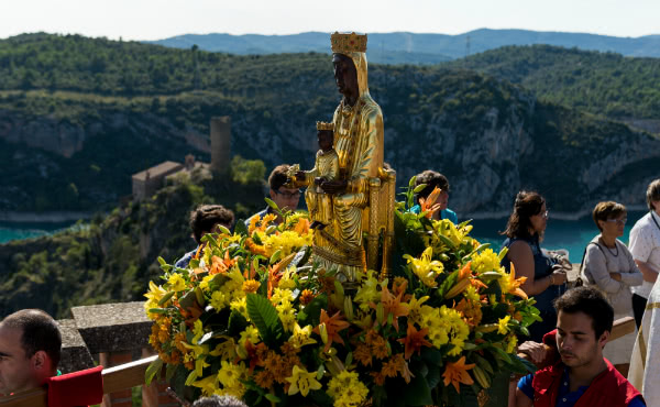 Mária-Dievča-Torreciudad-rosary-rosary-október