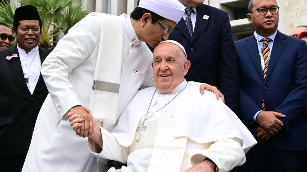 o papa francisco encerra a sua visita à indonésia 1