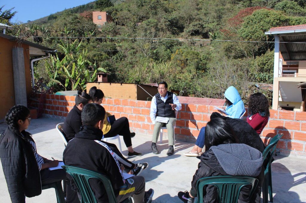 Ser sacerdote en Bolivia Fundación CARF