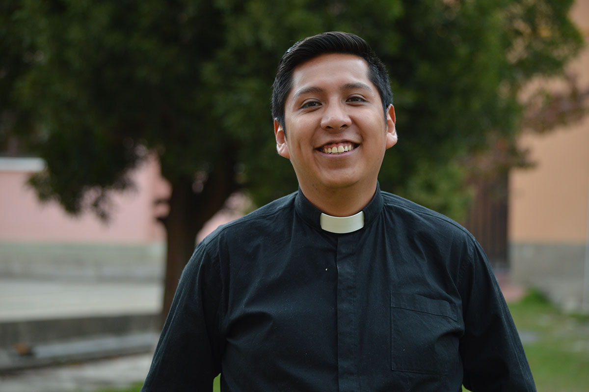 Ser sacerdote en Bolivia Fundación CARF