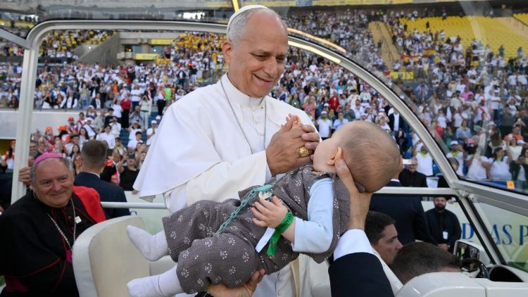 León XIV papa visita España sacerdote perú