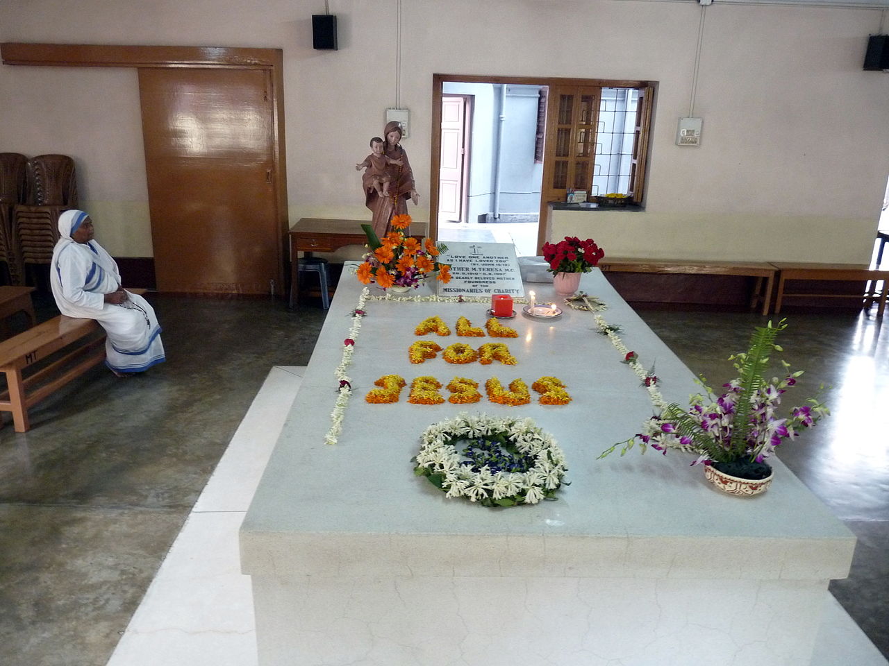 1280px Mother Teresa tomb
