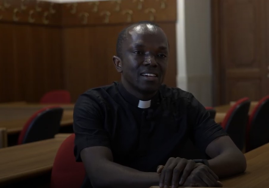 Emmanuel Enwenwen preot Nigeria