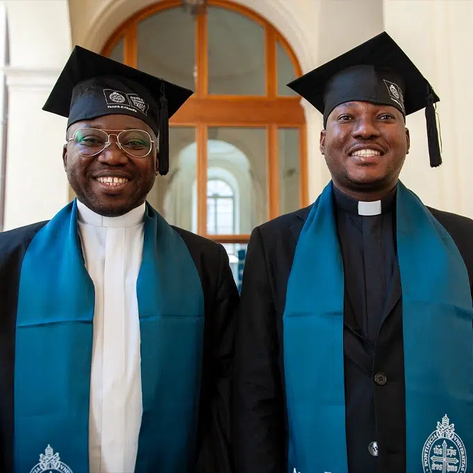 Servir a la Iglesia en los cinco continentes