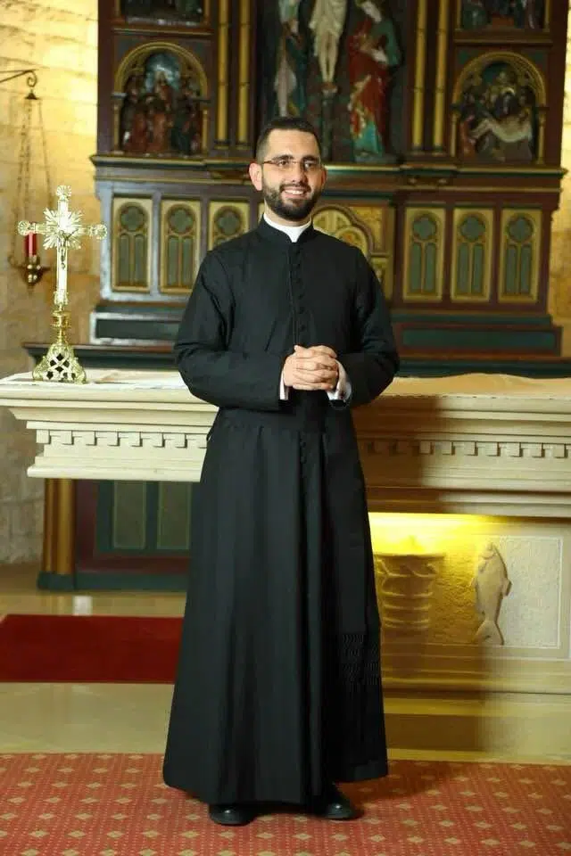 Padre Christiana Hallak, sacerdote maronita en Libano. Fundacaión CARF.