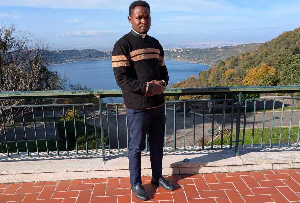 Pasteur Uwubashye, sacerdote de Ruanda, nos cuenta como se dio su vocación sacerdotal