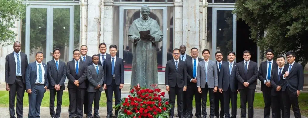 Alumnos UNAV formulario de contacto de la Fundación CARF