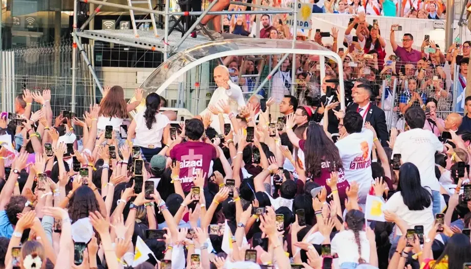¿Católicos de primera fila? El Papa, Nachter y Bad Bunny