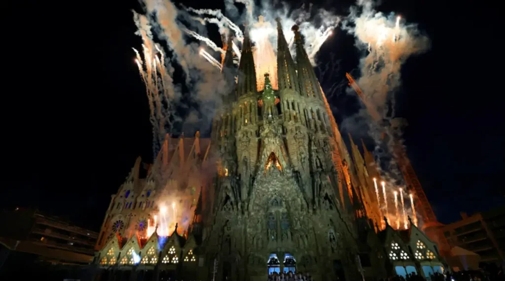 gaudi torre jesucristo sagrada familia misa papa león xiv