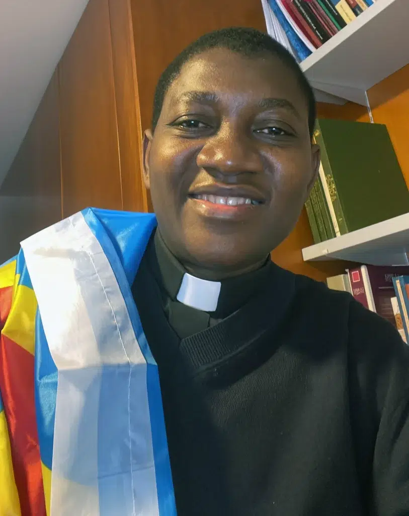 Justin Etotshi sacerdote Congo