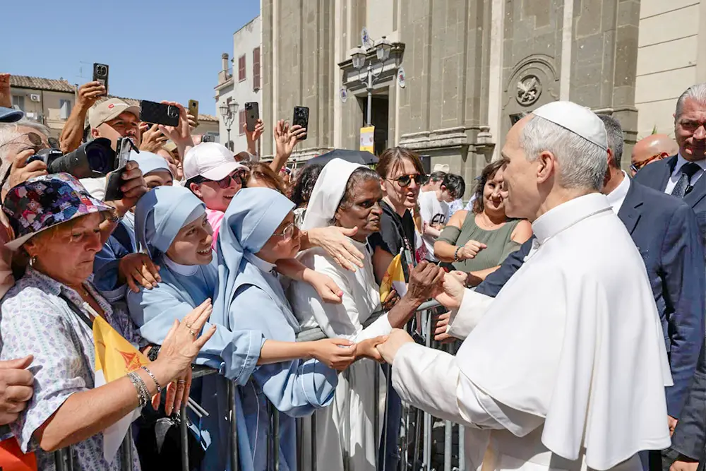 Maria José Chungandro Costales conoce al papa León XIV
