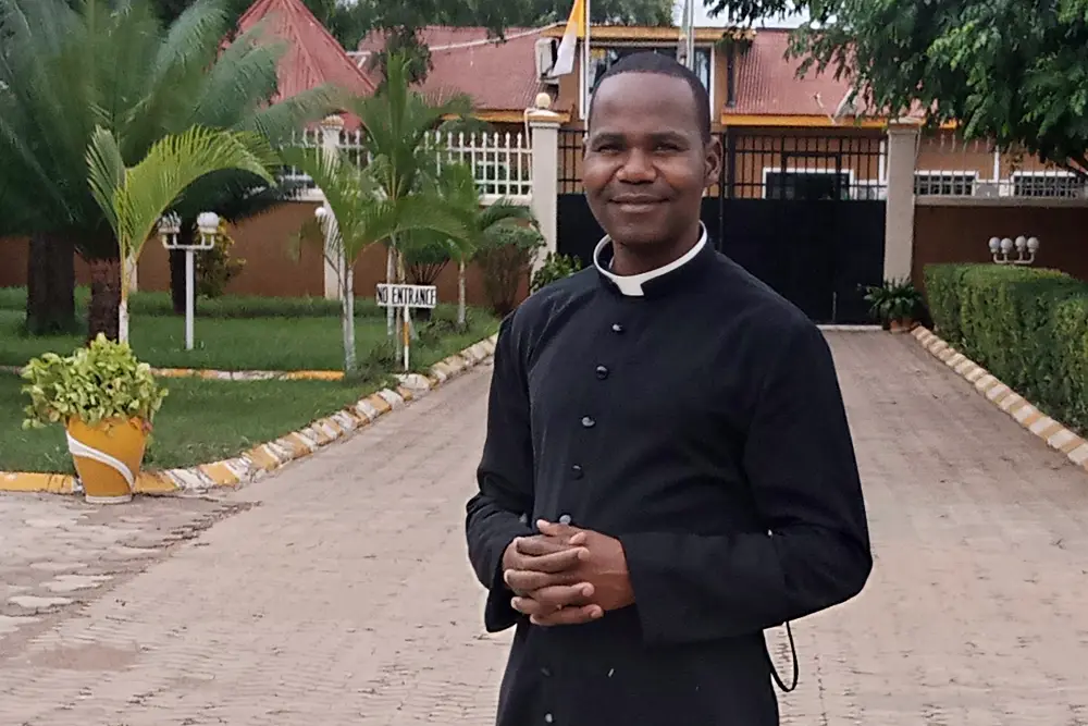 Paul Charles, sacerdote en Tanzania